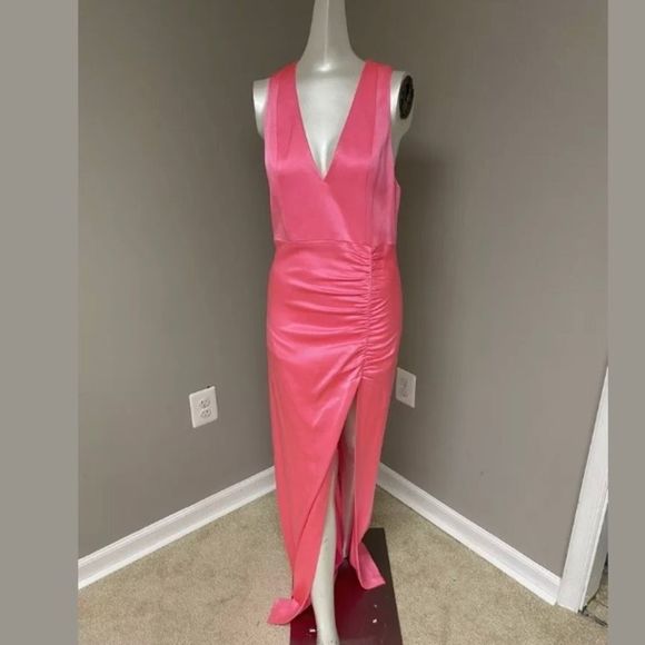 NWOT Alice + Olivia Diana Racerback Gown $440 - Picture 4 of 7